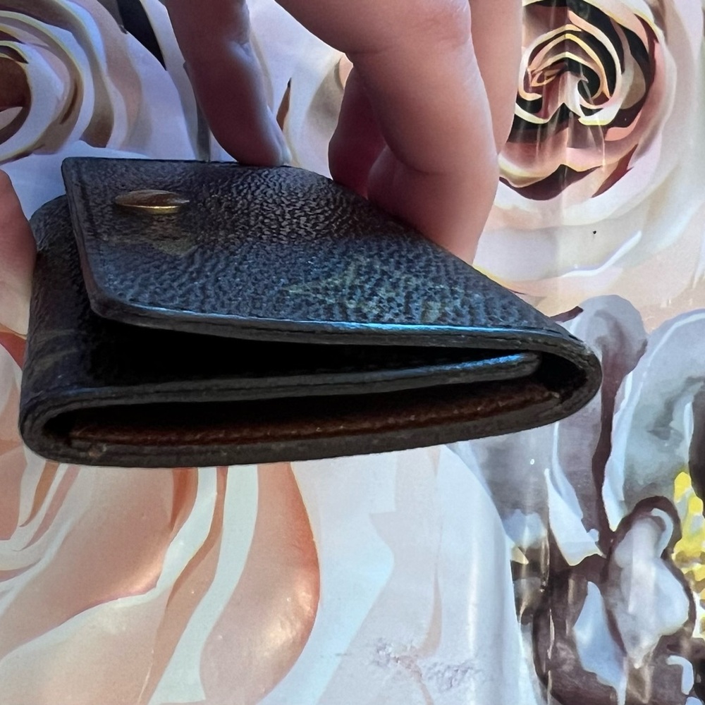 Louis Vuitton Monogram 4 Key Case - Picture 4 of 7